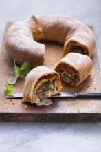 Wewalka - Salami-filled Pizza Ring