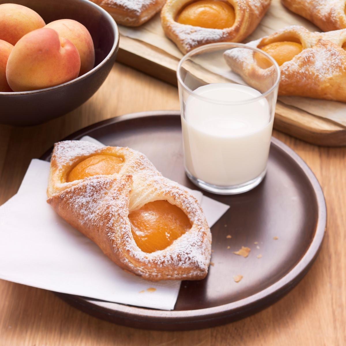 Wewalka Recipe - Puffy Apricot Danishes